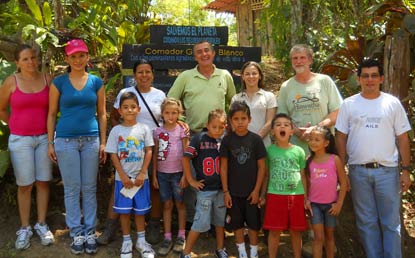 Park Rangers Luis Mena and David Kronk (green shirts, back row) with school children in Costa Rica.