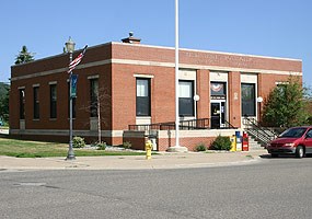 This post office is located in Munising, Michigan. This post office is located in Munising, Michigan.