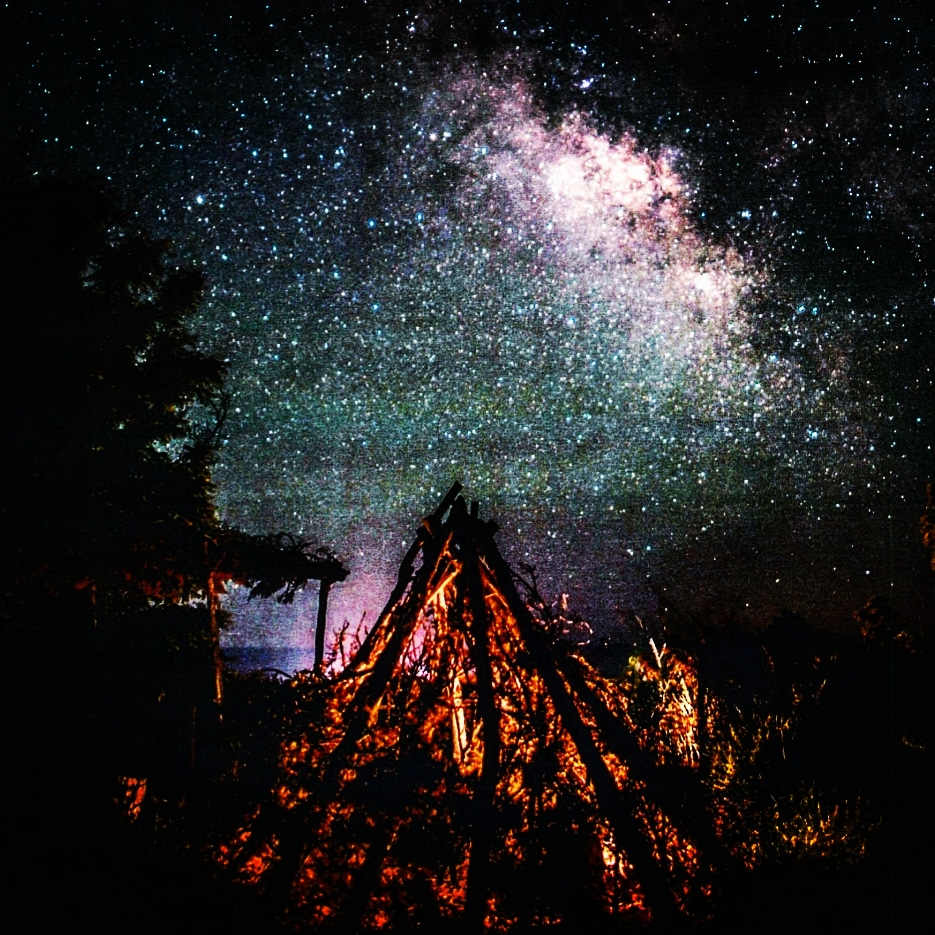 Kaibab Paiute Kahn structure at night with the Milky Way Galaxy above. NPS Photo