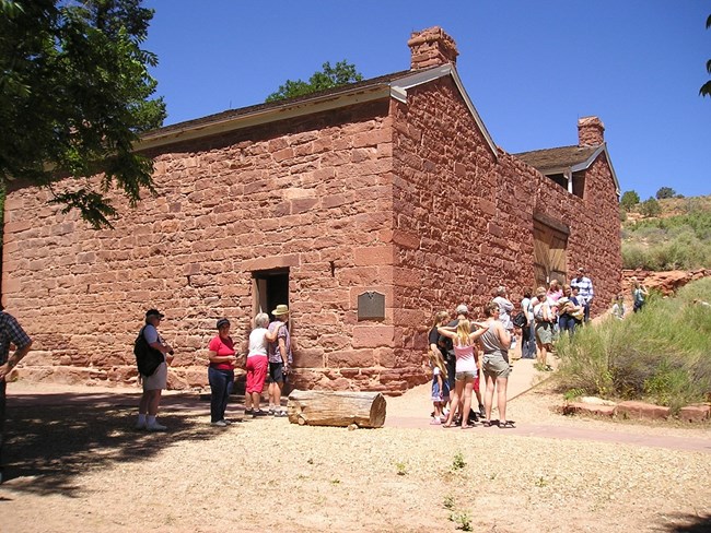 Visitors walking up to Winsor Castle