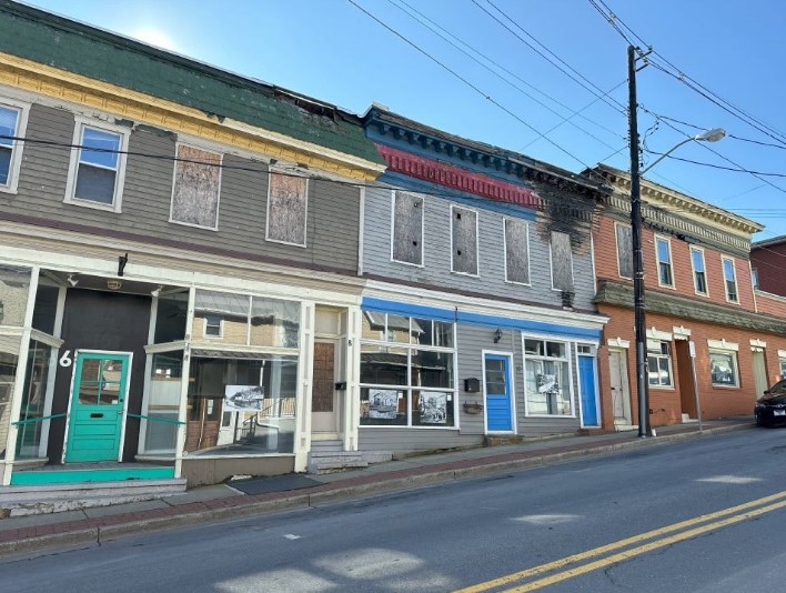 Historic properties Brunswick, Maryland. A row of three historic buildings line an inclined street.
