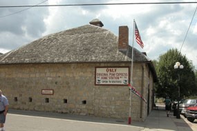 Photo image of the Marysville Pony Express Barn. Photo image of the Marysville Pony Express Barn.