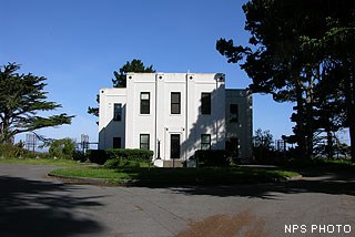 A white art deco building used by RCA for wireless radio reception. A white art deco building used by RCA for wireless radio reception.