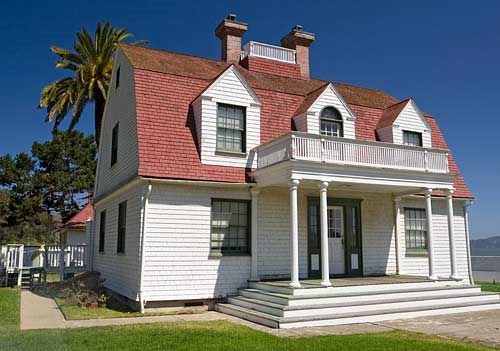Building 1092  was constructed in 1890 as the Coast Guard commander's quarters.