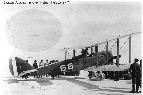 Dana Crissy in his De Havilland