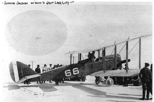 Dana Crissy in his De Havilland