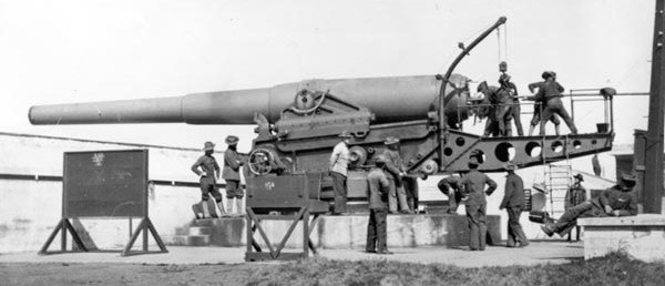 Loading a 12-inch gun at Battery Godfrey