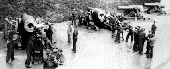 Mortar crews at Battery Howe-Wagner