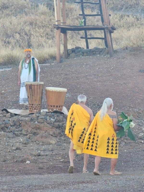 Royal Order of Kamehameha I Kohala Chapter members Presents their offering