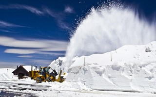 Snowplow plows snow at Alpine Visitor Center
