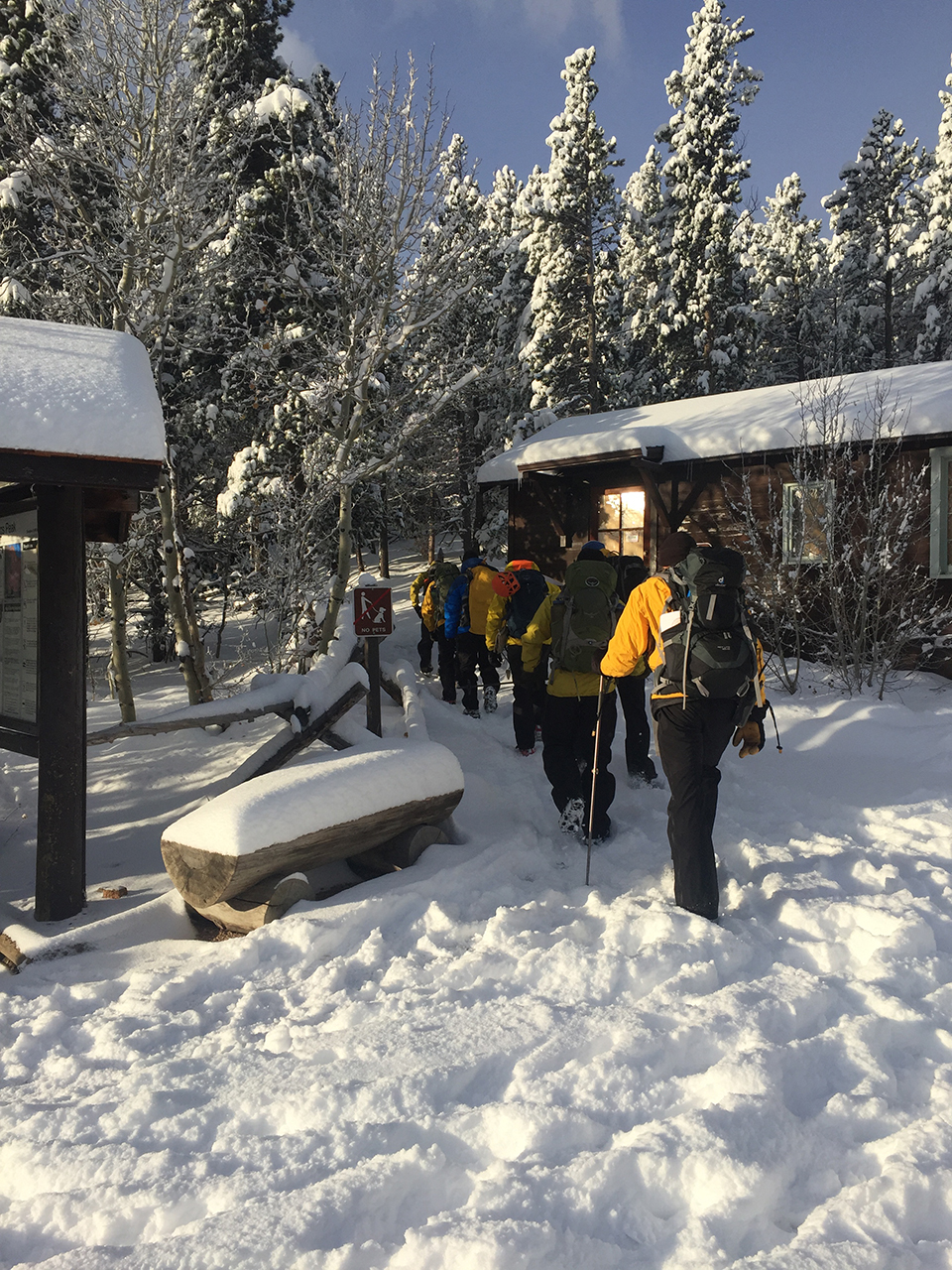 Albert SAR 10-11-2018 Park rangers set out over snow on their search and rescue mission