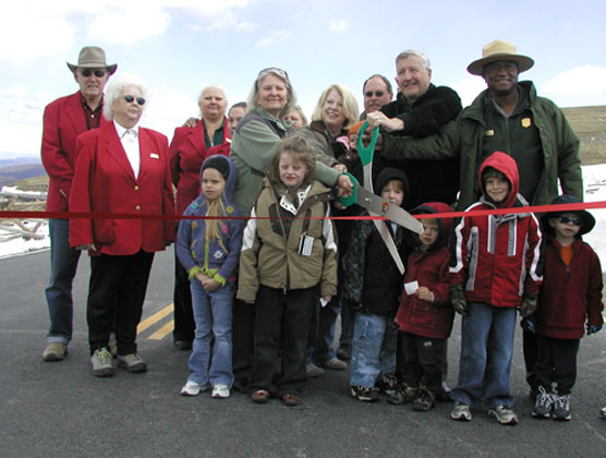 Photo ribbon cutting ceremony at Trail Ridge Road opening May 25, 2007.