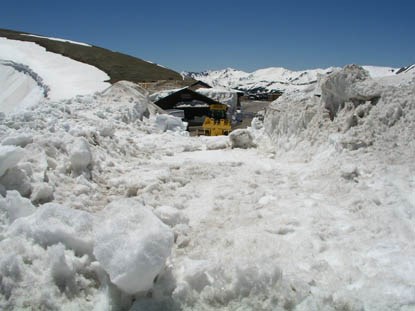 Photo Snow bank at top of Old Fall River Road from Alpine Visitor Center parking area on June 10, 2011