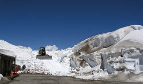 Photo snowbank Old Fall River Road on June 10, 2011