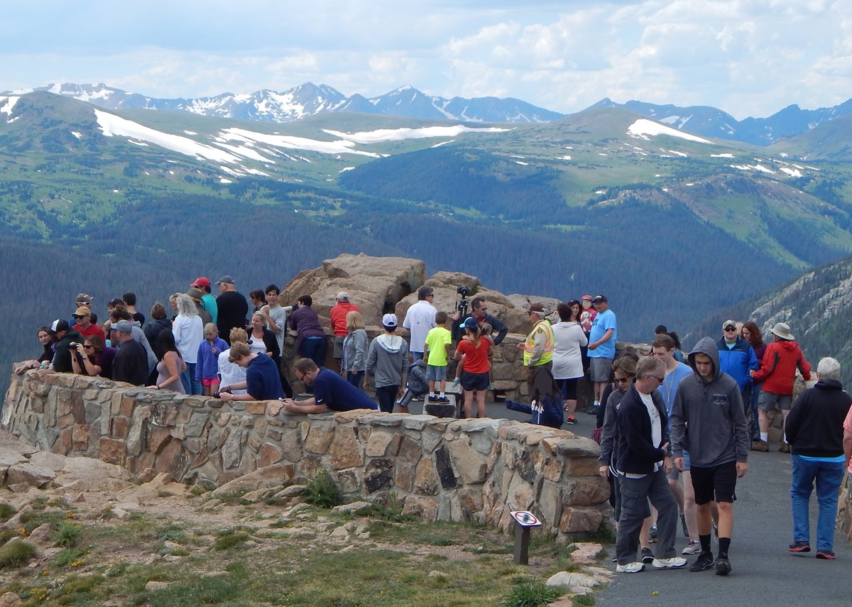 Crowds at Forest Canyon Overlook