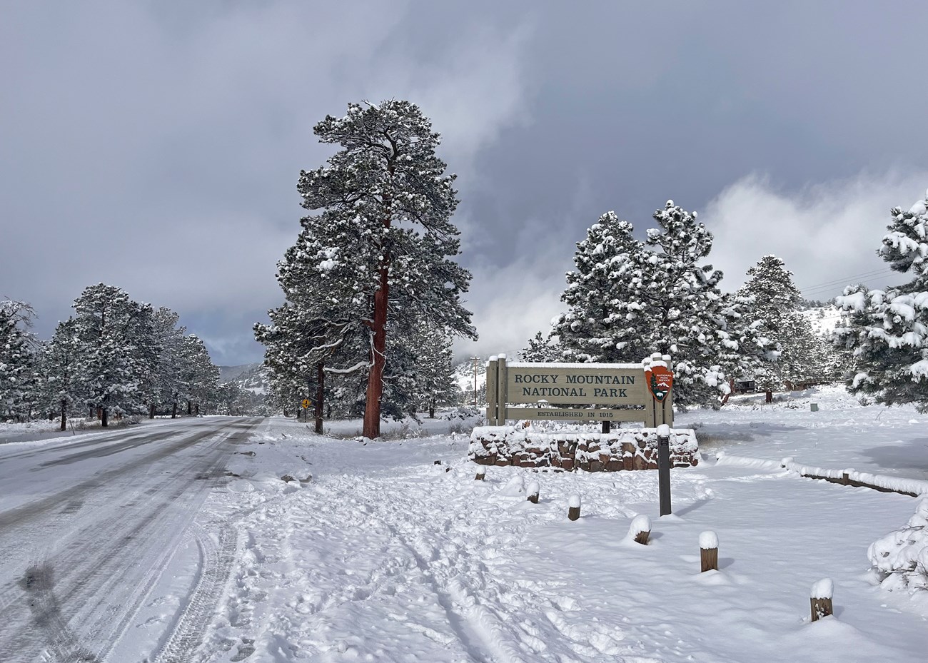 RMNP Entrance Sign with Snow