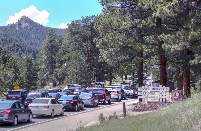 Traffic at Fall River Entrance Station_2018