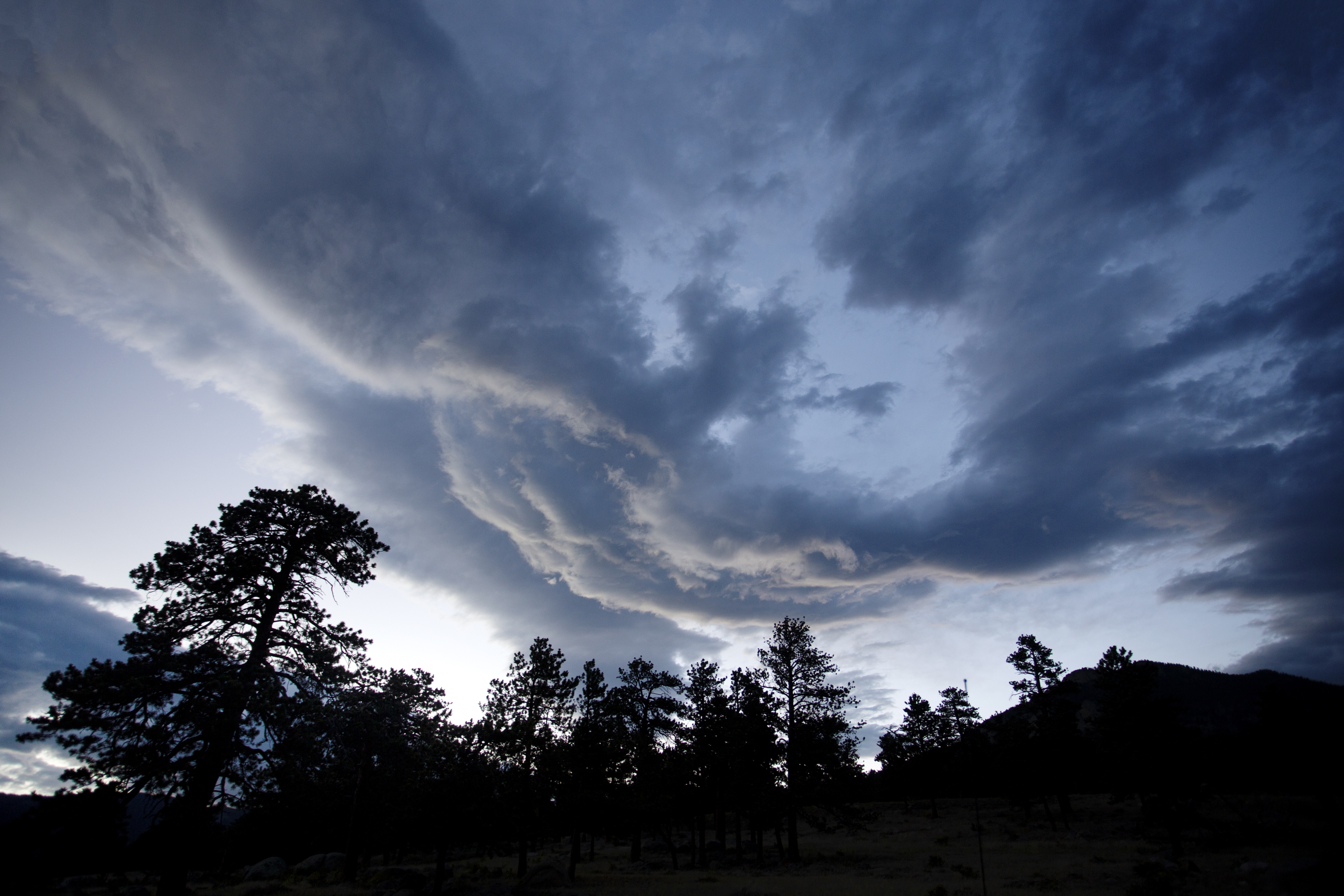 Clouds or Snow? Here Are a Few Ways to Tell the Difference