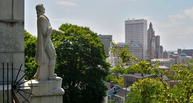Picture of the Statue representing Roger Williams at Prospect Terrace