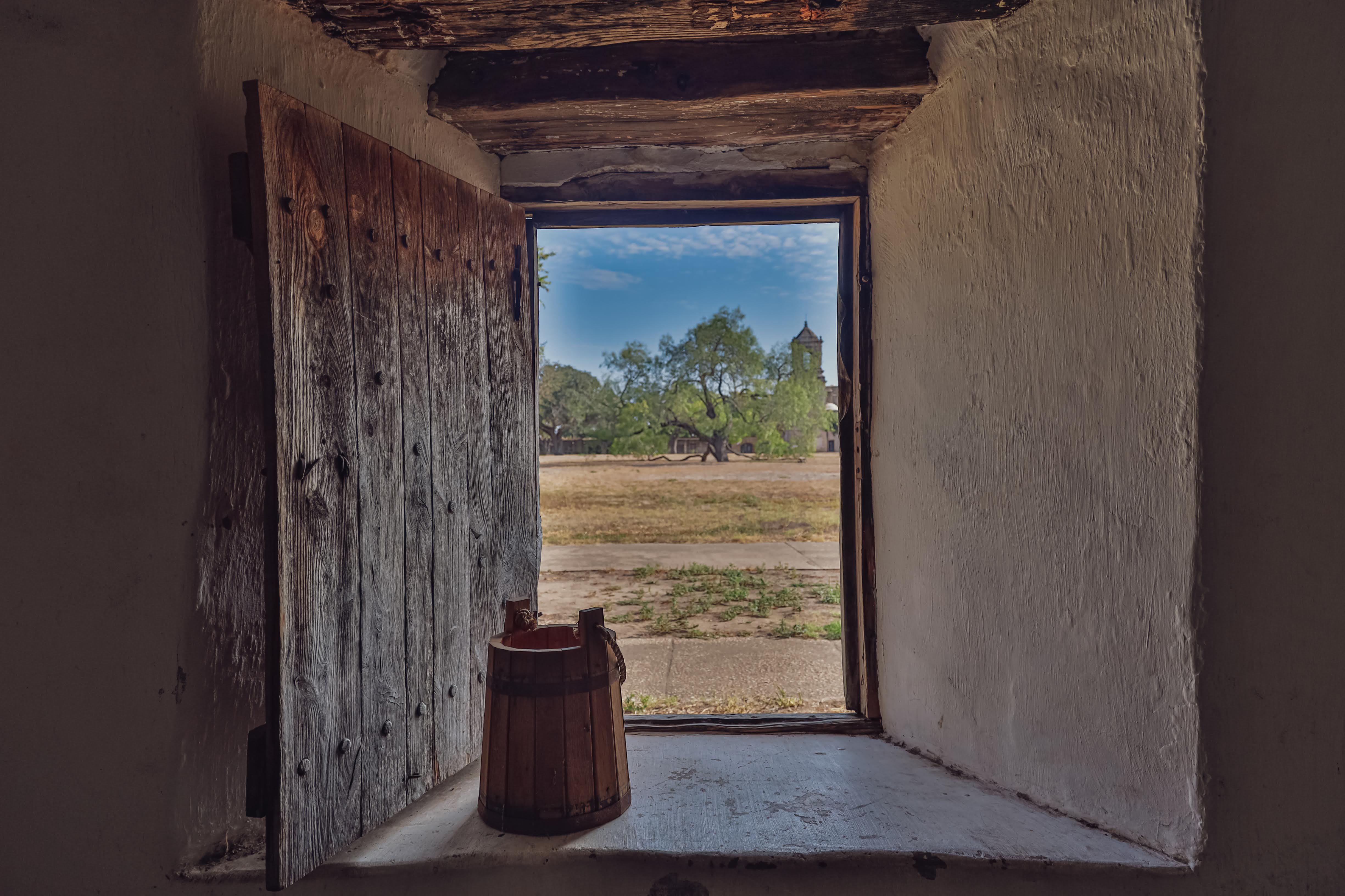 _K9A2257 open window with a bucket and a view of a grassy area ahead