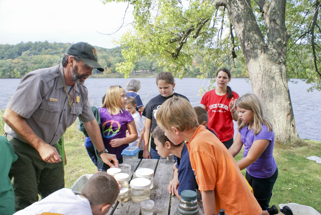 VanTatenhoveJ_LionsPark_LuckStudentsAtRiver02_20130926_vpp Ranger teaching a group of children seated at a picnic table