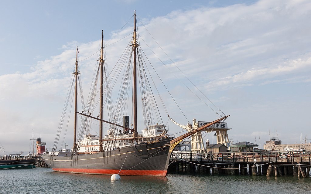 The ship C. A. Thayer docked to Hyde Street peir