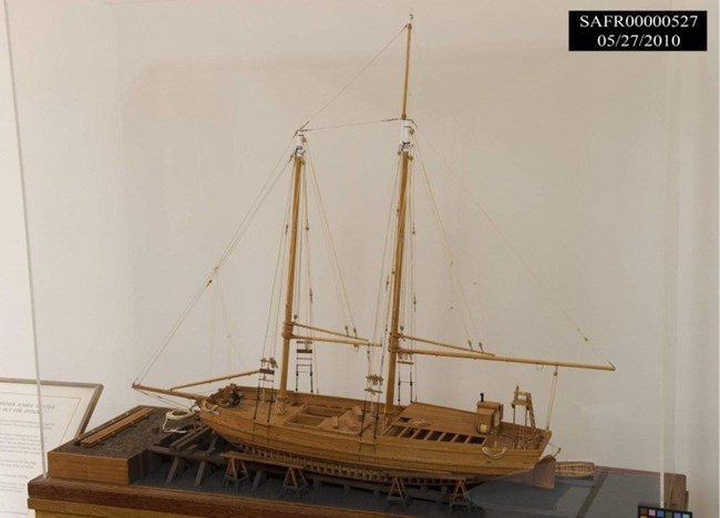 Model of the scow schooner Robbie Hunter (SAFR 527)
