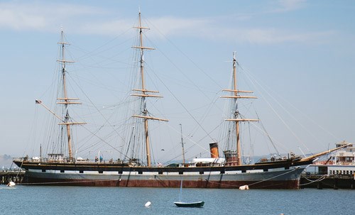 La nave Balclutha completamente attrezzata sul molo di Hyde Street.