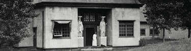 Top-375x100-studio-of-the-Caryatids