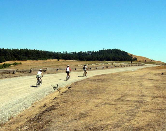 cyclists_redoubt_road cyclists_redoubt_road