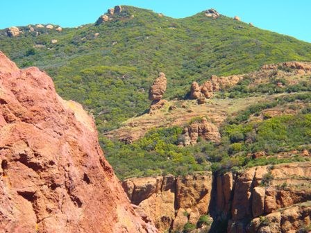 Overlooking Upper Carlisle Canyon, on top of Echo Cliffs, is the landmark Balance Rock.
