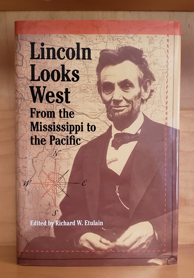 Book cover of Lincoln Looks West