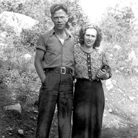 mtn_couple_285.jpg mountain couple