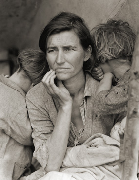 An epic photo of a mother and her children during the Great Depression.