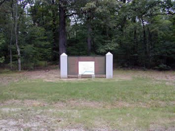 Monument #M108: Kentucky State Memorial (Tenn, Ohio & Miss) zoomed out photograph