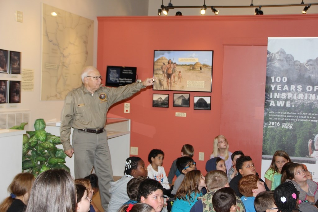 Shiloh VIP Introduces Fourth Graders to Indian Artifacts