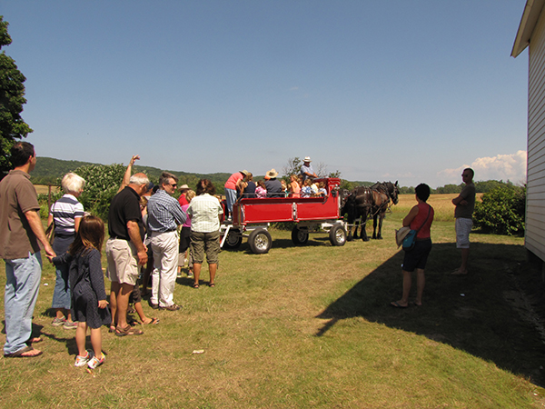 Port-Oneida-Fair-Wagon-Rides-at-Dechow-Farm