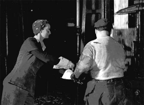 Armory workers in WWII