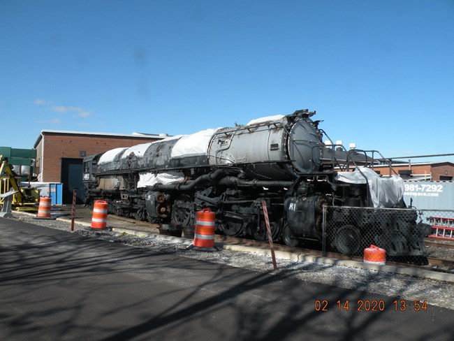 portion of Big Boy awaiting sandblasting