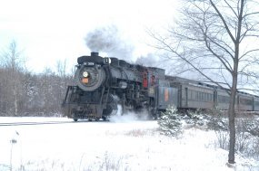 CN 3254 with 2005 Ice Harvest Festival excursion.