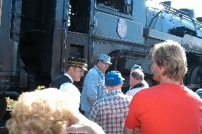 285_crewwithvisitors 285_crewwithvisitors