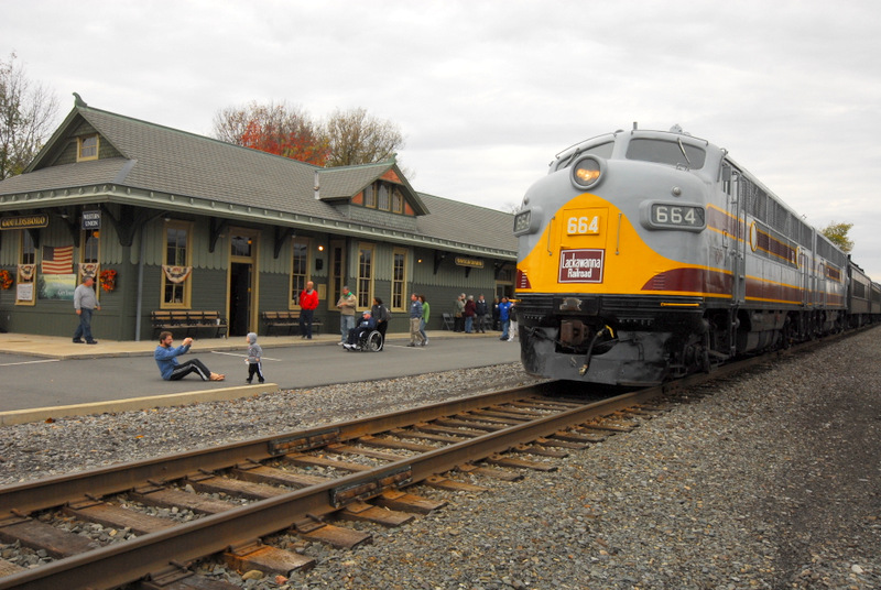 DL&W-painted #664, an EMD Model F3A diesel locomotive, at Gouldsboro Station