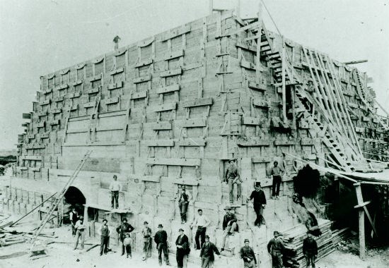 statue of liberty being shipped