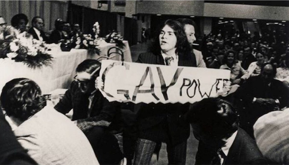 Mark Segal holding a sign that read 'Gay Power' at a Nixon fundraiser