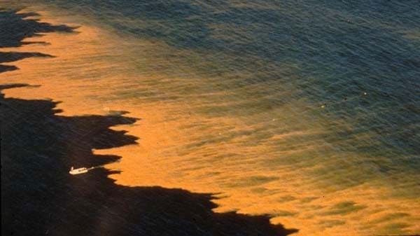 red tide wave and fishing vessel