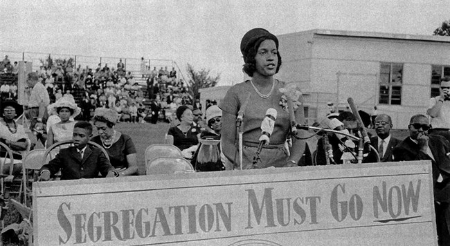 Black and white photo Myrlie Evers