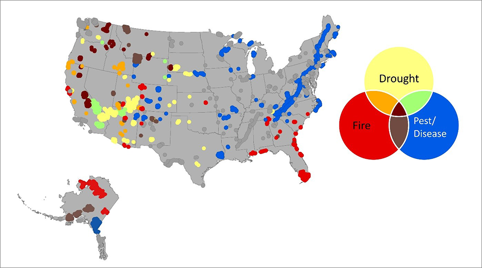 A U.S. map with different colored dots representing parks vulnerable to drought, fire, and pests or disease