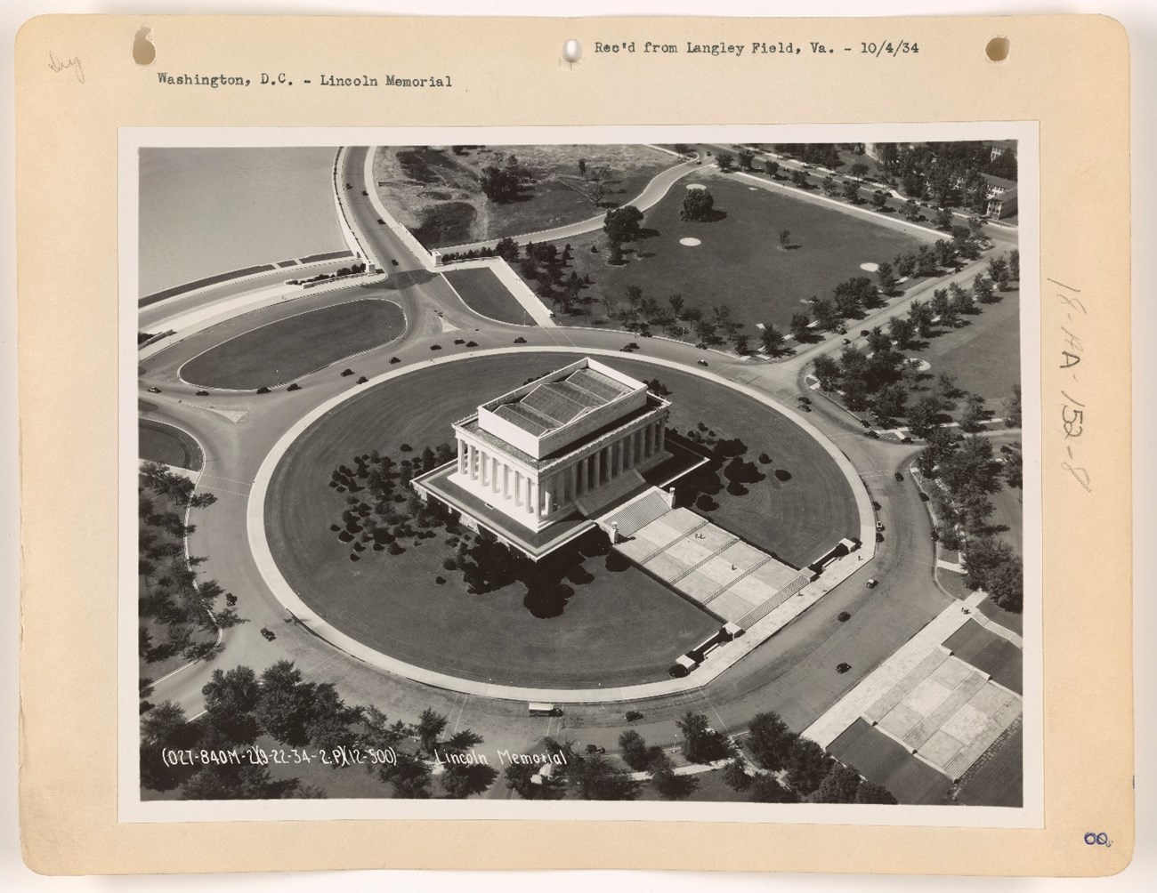 Aerial view of the Lincoln Memorial designed landscape, 1934 Aerial view of the designed landscape around Lincoln Memorial in 1934, including a circular drive, walkways, and planted vegetation.