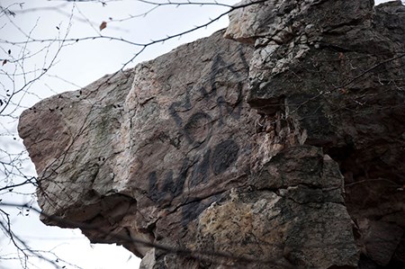 450-11-30-17-CATO-Wolf-Rock-Graffiti-39 Close-up of graffiti on the square-shaped Wolf Rock
