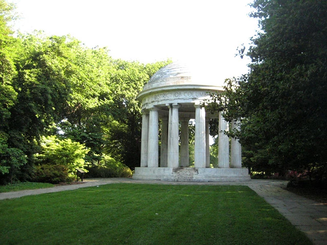 975436_NAMA_DC-War-Memorial An area of bright lawn leads towards a rotunda encircled by white marble columns